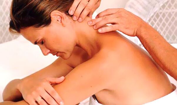 Tratamiento del masaje de osteocondrosis de la zona cervical-alta