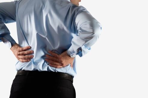 dolor lumbar en un hombre